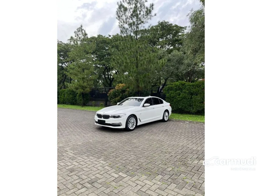 2018 BMW 530i Luxury Sedan