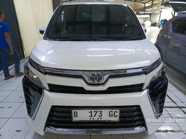 Toyota Voxy Bekas 2013: Panduan Harga dan Pertimbangan Pembelian
