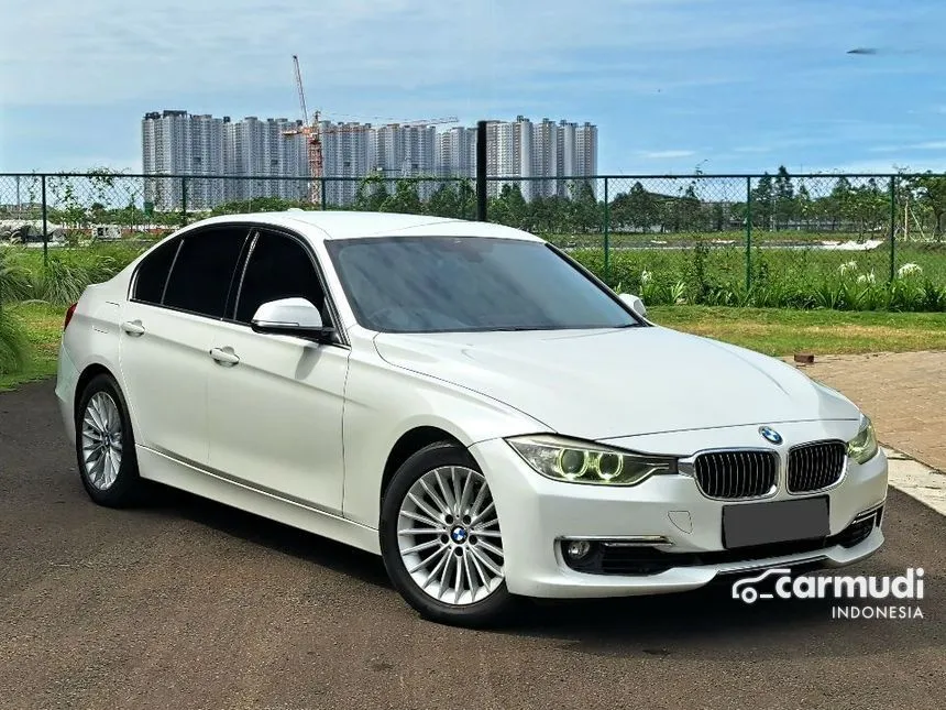 2015 BMW 320i Luxury Sedan