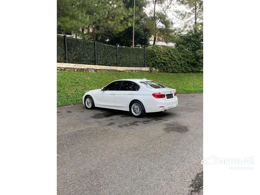 2019 BMW 320i Luxury Sedan