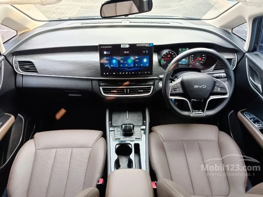 2024 BYD M6 Standard 7 Seater MPV