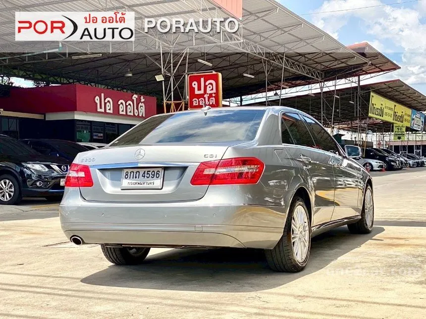 2013 Mercedes-Benz E200 CGI BlueEFFICIENCY Sedan