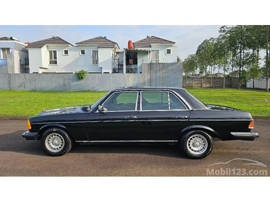 1985 Mercedes-Benz 280E Sedan