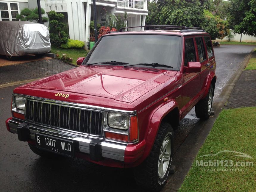  Jual Mobil Jeep Cherokee  1996 4 0 di Jawa Barat Automatic 