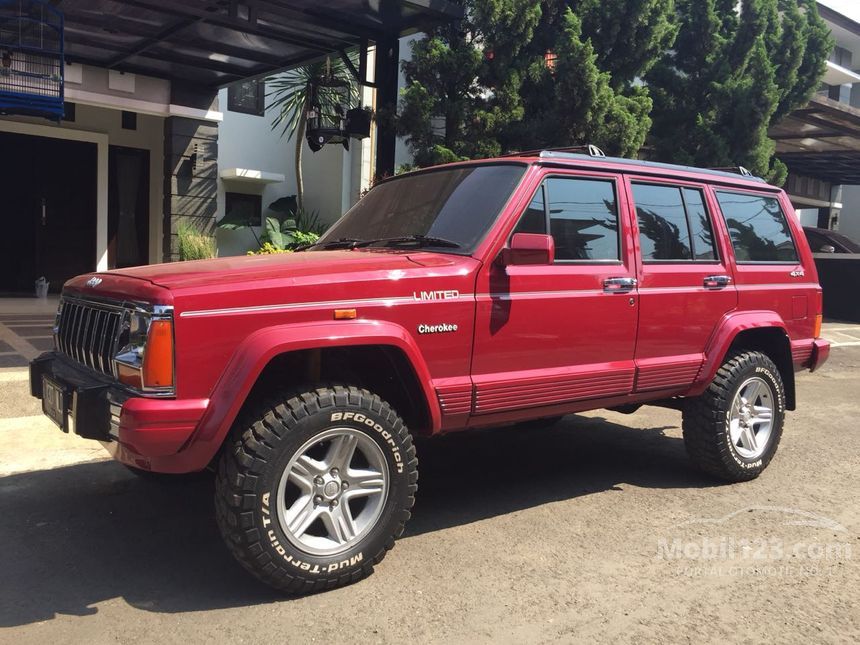 Jual Mobil Jeep Cherokee  1996 4 0 di Jawa Barat Automatic 