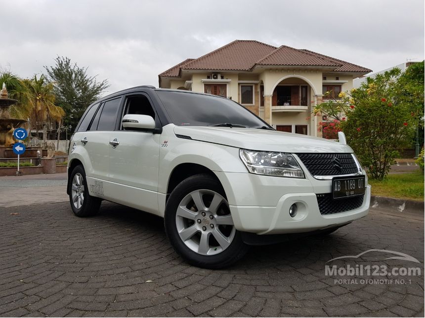  Jual  Mobil  Suzuki  Grand Vitara 2011 2 4 2 4 di Yogyakarta  