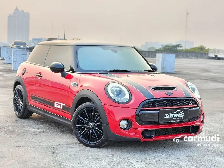2018 MINI Cooper S 3 Door (Red Hot) Hatchback