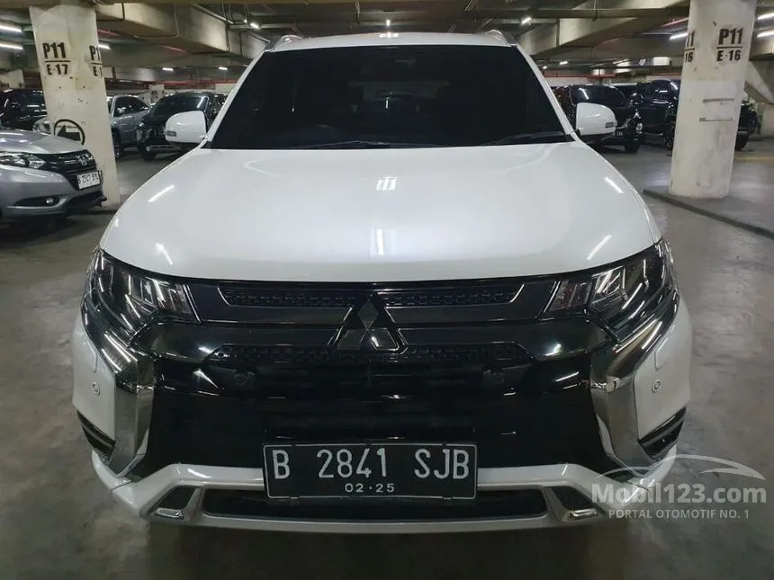 Jual Mobil Mitsubishi Outlander 2019 PHEV 2.4 di DKI Jakarta Automatic Wagon Putih Rp 635.000.000