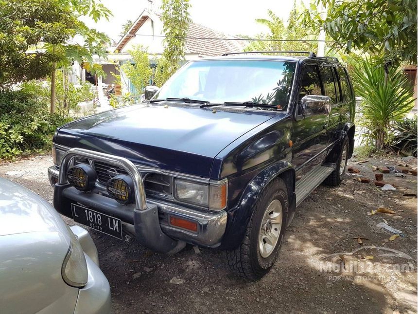 Jual Mobil Nissan Terrano 2001 Grandroad XTR 2.4 di Jawa 