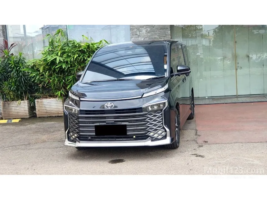 2022 Toyota Voxy (Premium Color) MPV