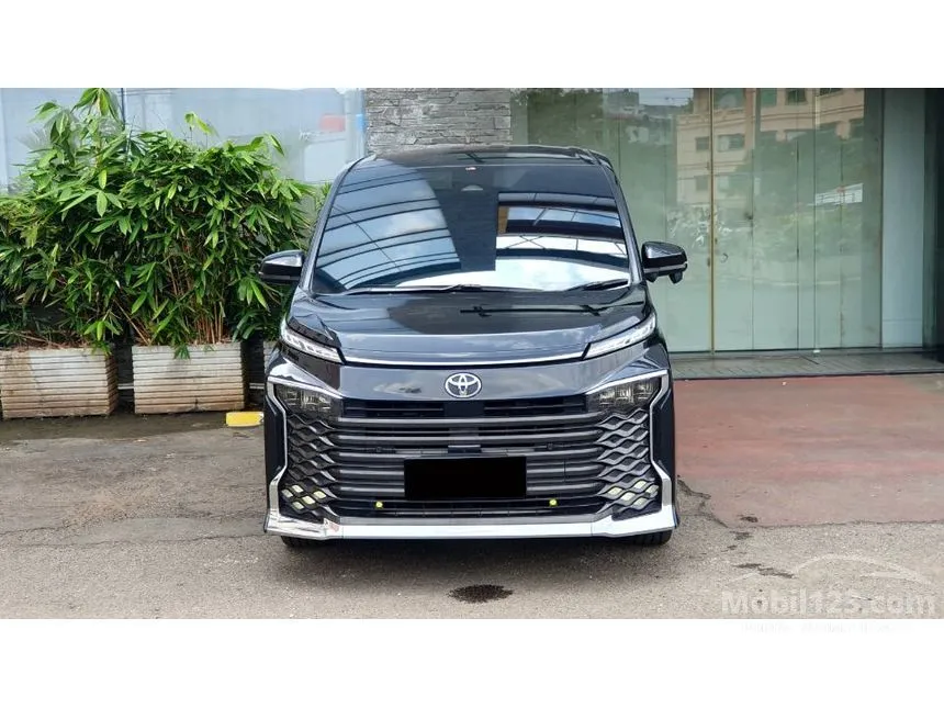 2022 Toyota Voxy (Premium Color) MPV