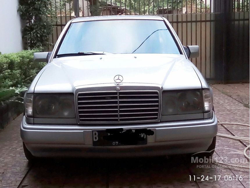 1991 Mercedes-Benz 300E W124 Sedan