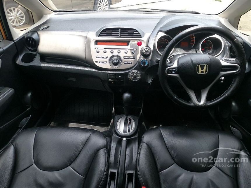 2012 Honda Jazz SV i-VTEC Hatchback