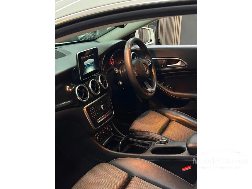 2016 Mercedes-Benz CLA200 Urban Coupe