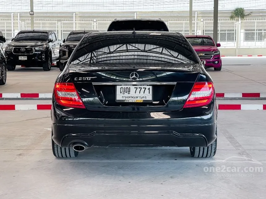 2013 Mercedes-Benz C250 Avantgarde CGI BlueEFFICIENCY Sedan