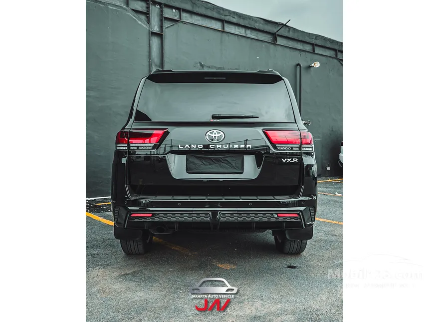 2023 Toyota Land Cruiser 300 VX-R SUV
