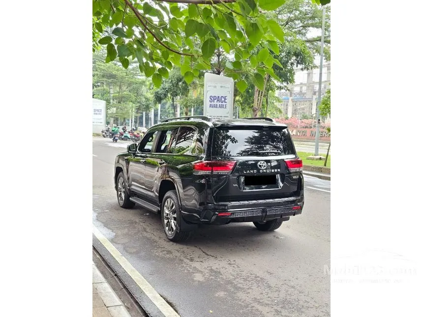 2024 Toyota Land Cruiser 300 VX-R SUV