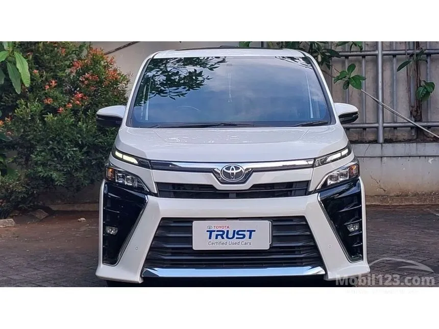 Jual Mobil Toyota Voxy 2018 2.0 di Banten Automatic Wagon Putih Rp 343.000.000