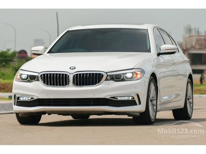 2017 BMW 530i Luxury Sedan