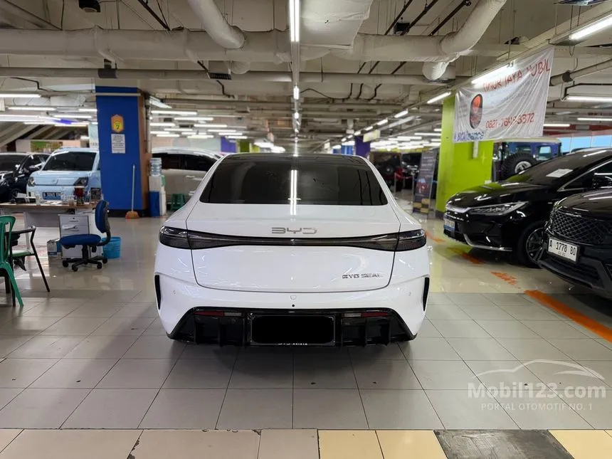 2024 BYD Seal Premium Extended Range Sedan