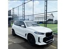 2024 BMW X5 3.0 xDrive40i M Sport SUV PRICE CASH BEST DEAL NEGO YA. BODYKIT PRO UPGRADE. Like New Car ATPM. TERAWAT MULUS. ALPINE WHITE ON COGNAC