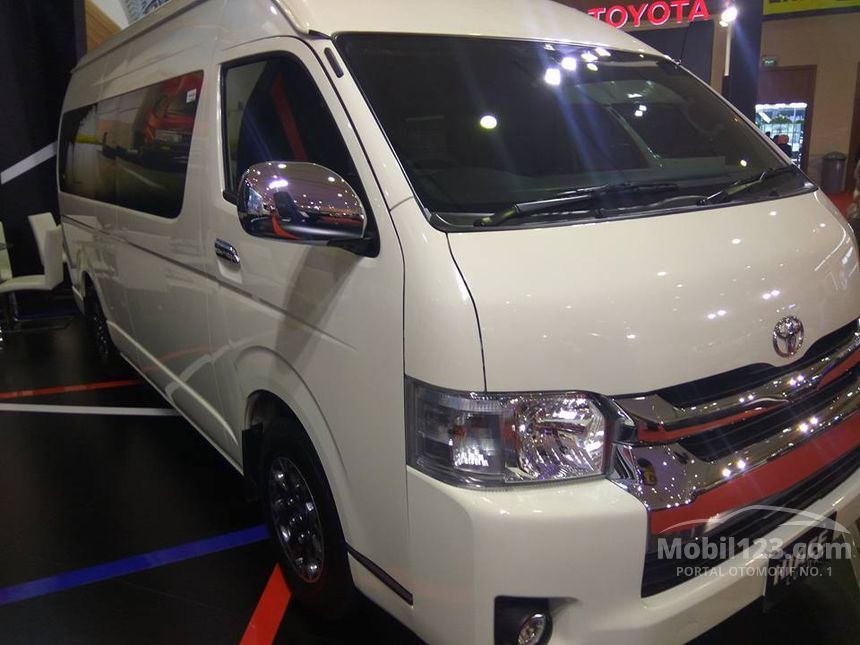 Jual Mobil  Toyota  Hiace  2021 High Grade Commuter  2 5 di 