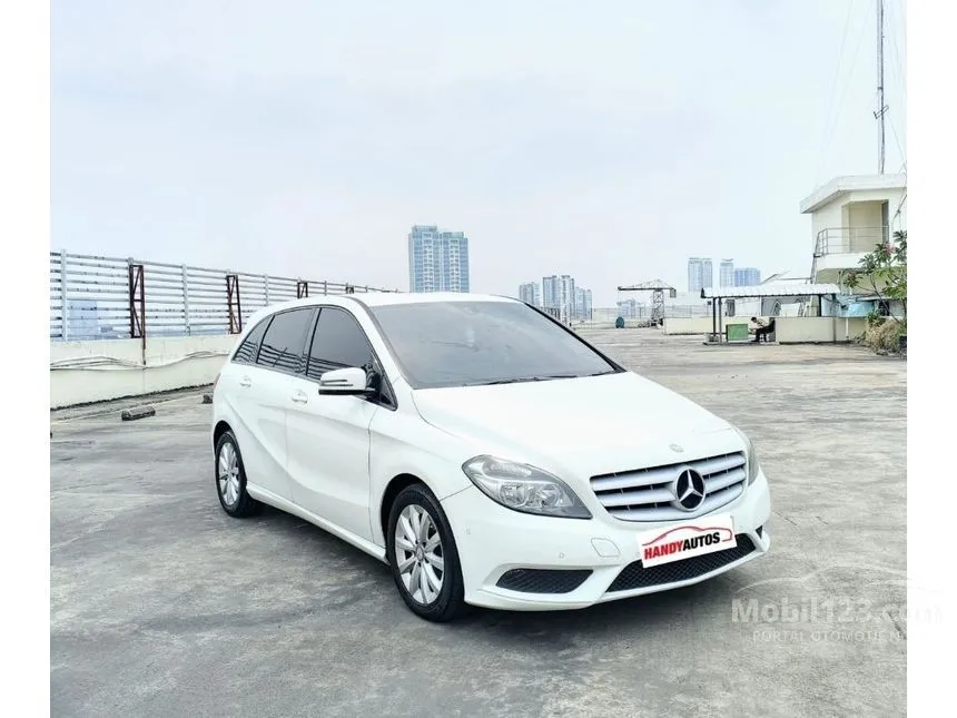 2013 Mercedes-Benz B200 Urban Hatchback