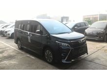 2018 Toyota Voxy Ready Hitam dan Putih