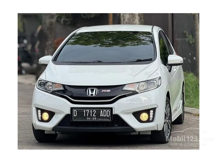 Jual Mobil Honda Jazz 2015 RS 1.5 di Jawa Barat Automatic Hatchback Putih Rp 189.000.000