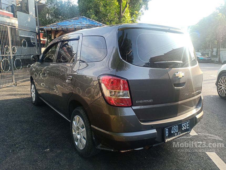 Jual Mobil Chevrolet Spin 2015 LS 1.5 di Jawa Barat Manual SUV Abu-abu 