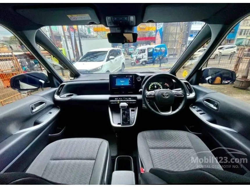 2023 Toyota Voxy (Premium Color) MPV