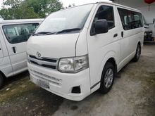 2012 Toyota Hiace 2.5 Window Van -- WELL MAINTAINED --