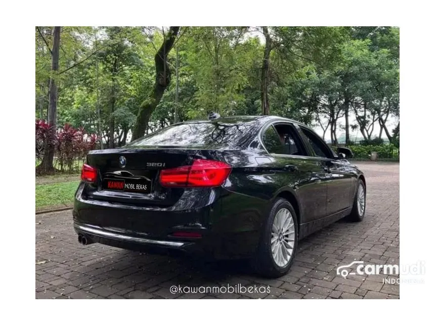 2019 BMW 320i Luxury Sedan