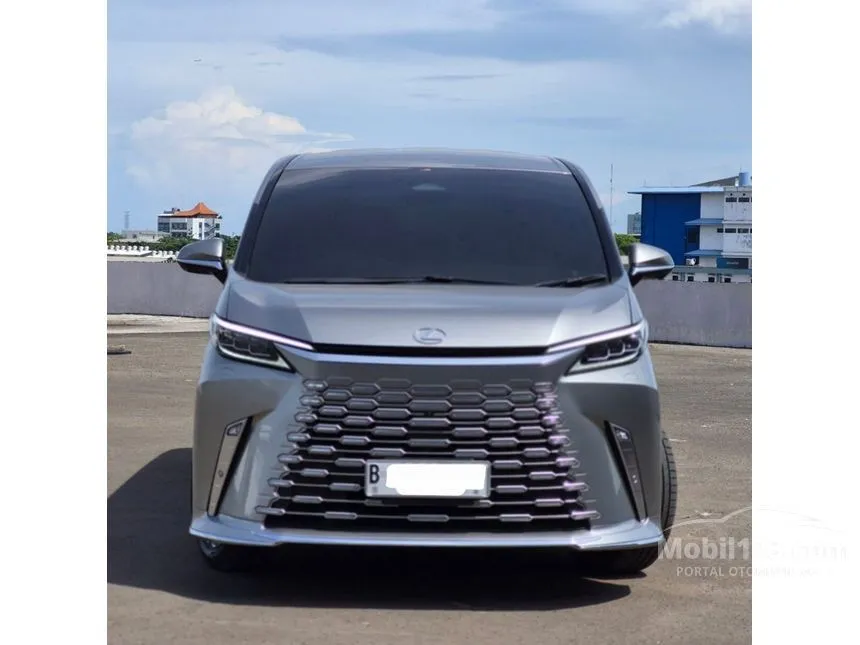 2024 Lexus LM 350h 4 Seater MPV