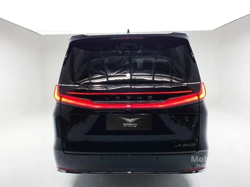 2025 Lexus LM 350h 7 Seater MPV