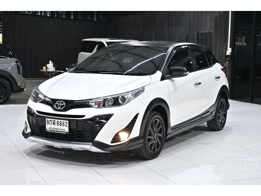 2020 Toyota YARIS High Cross Hatchback