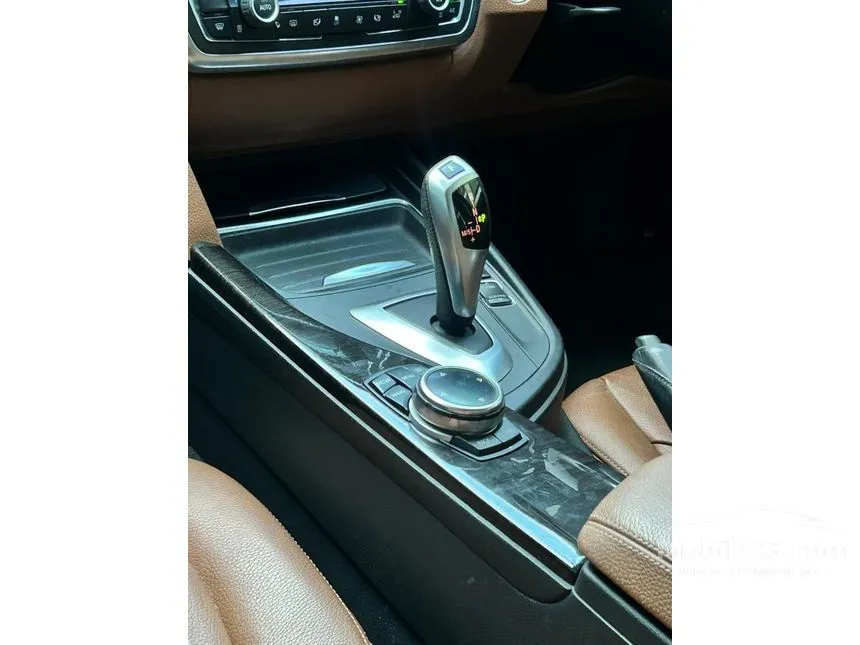 2014 BMW 320i Luxury Sedan