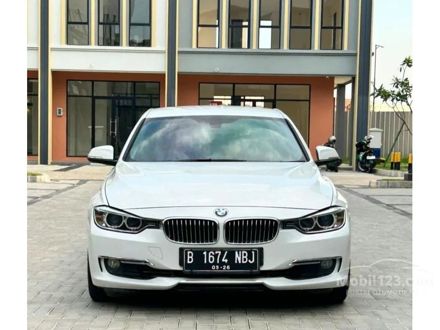 2014 BMW 320i Luxury Sedan