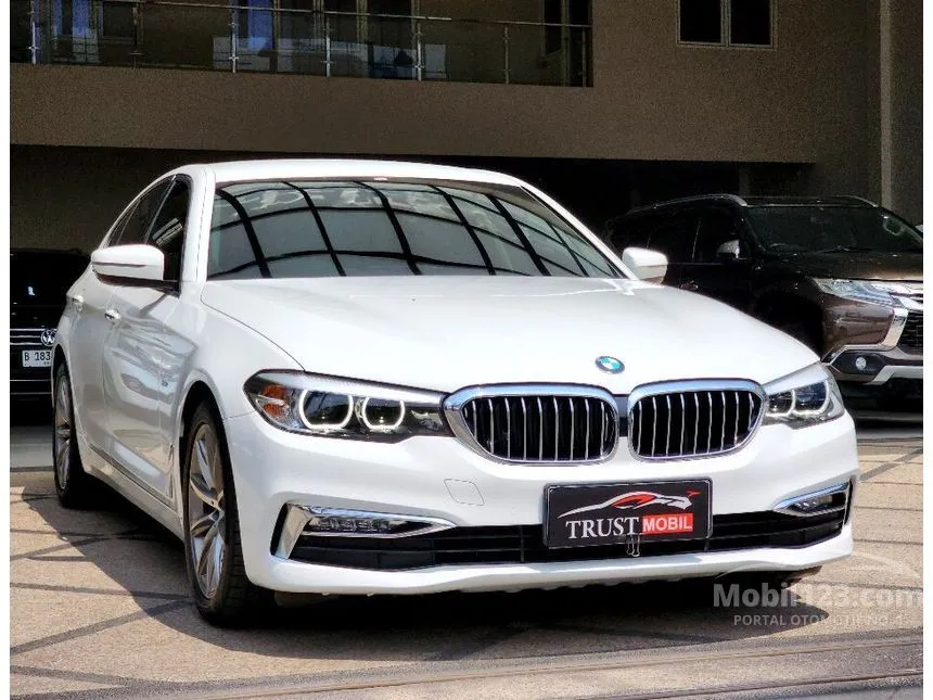 Jual Mobil BMW 520i 2019 Luxury 2.0 di Jawa Timur Automatic Sedan Putih Rp 625.000.000