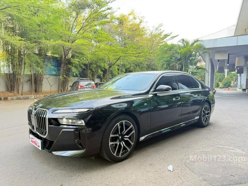 2024 BMW 735i M Sport Sedan