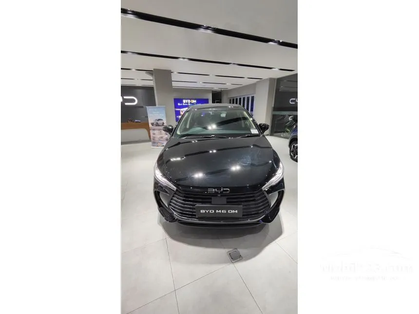 2026 BYD M6 DM-i Classic Dynamic PHEV MPV