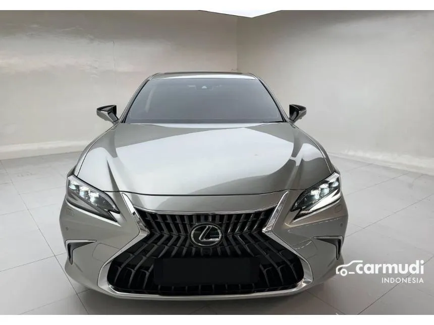 2024 Lexus ES 300h Ultra Luxury Sedan