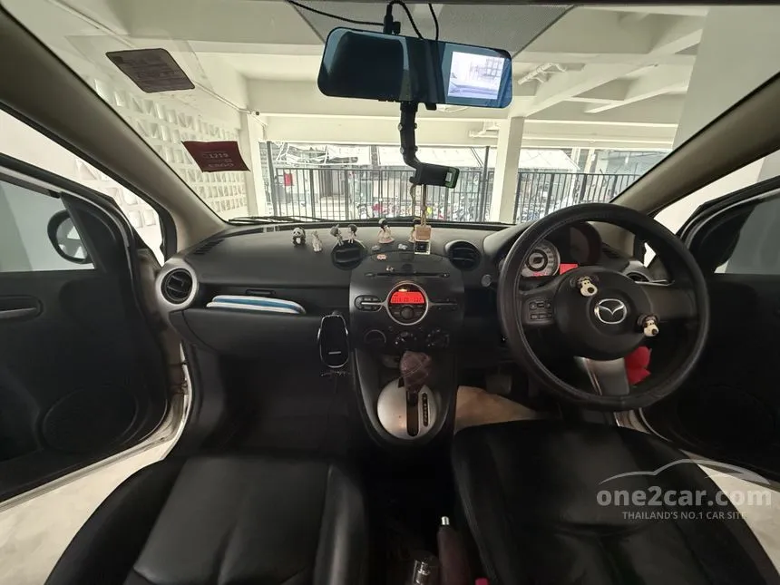 2010 Mazda 2 Groove Sedan