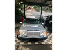 1989 Mercedes-Benz 300E 3.0 Sedan