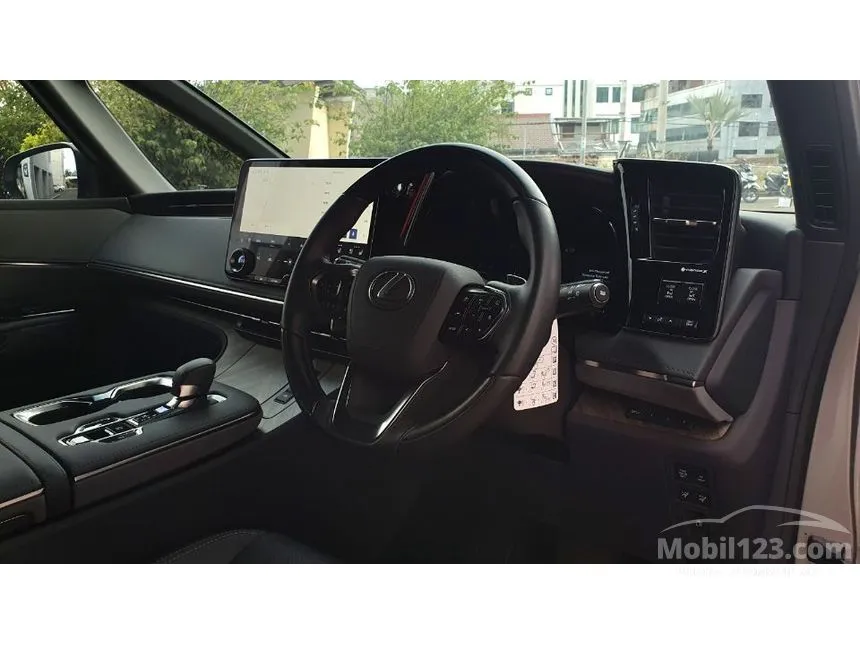 2025 Lexus LM 350h 4 Seater MPV