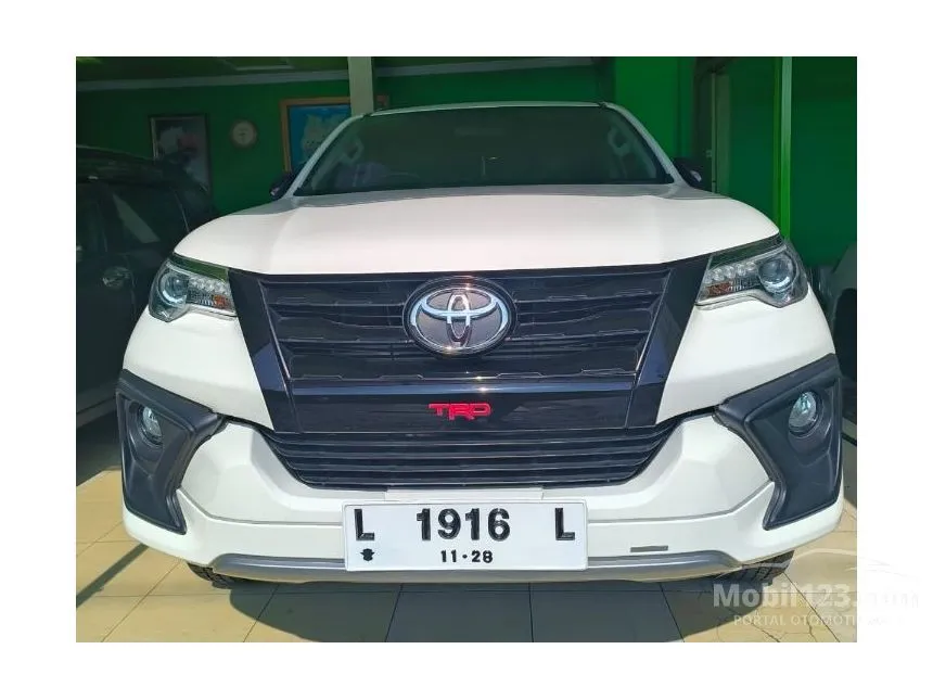 Jual Mobil Toyota Fortuner 2018 TRD 2.4 di Jawa Timur Automatic SUV Putih Rp 430.000.000
