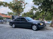 1994 Mercedes-Benz E220 2.2 Sedan