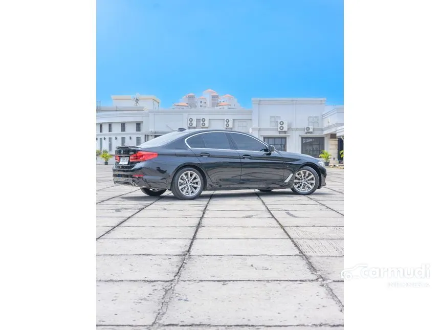 2019 BMW 520i Luxury Sedan