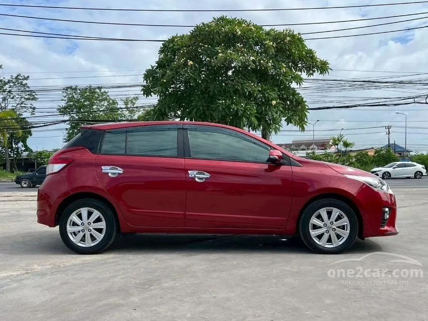 2015 Toyota YARIS G Hatchback