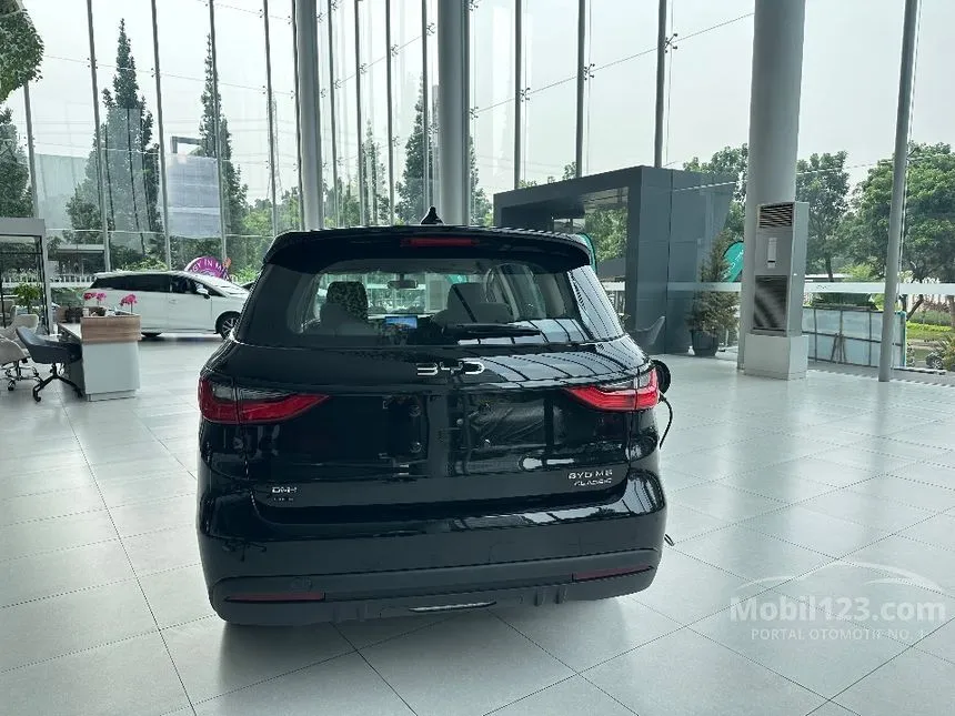 2026 BYD M6 DM-i Classic Standard PHEV MPV
